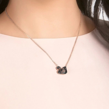 Swarovski nyaklánc fekete hattyúval - 5281275